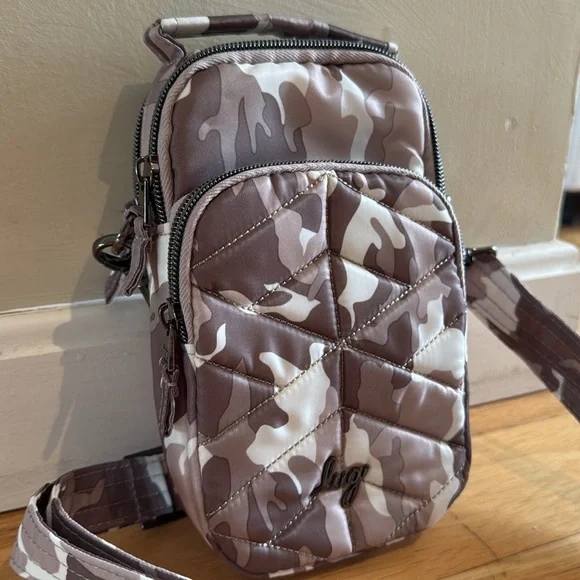 Lug Convertible Crossbody Hip Pouch Skeeter Mini in camo, new - Picture 4 of 11